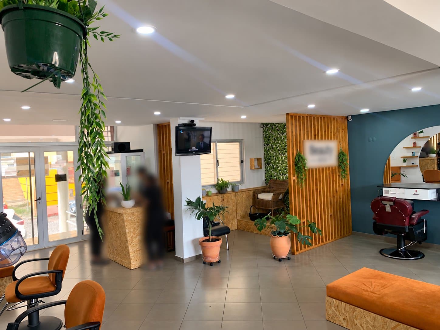 Commercial space for sale in Praia, Santiago — foto principal
