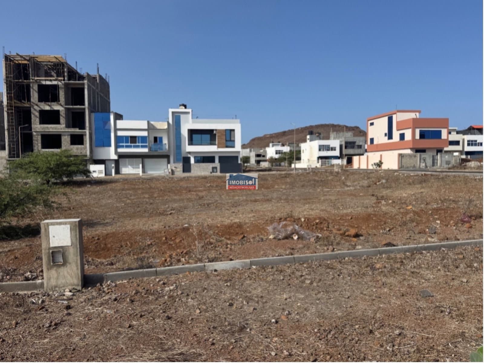 Terreno à venda na Praia, Santiago — foto principal
