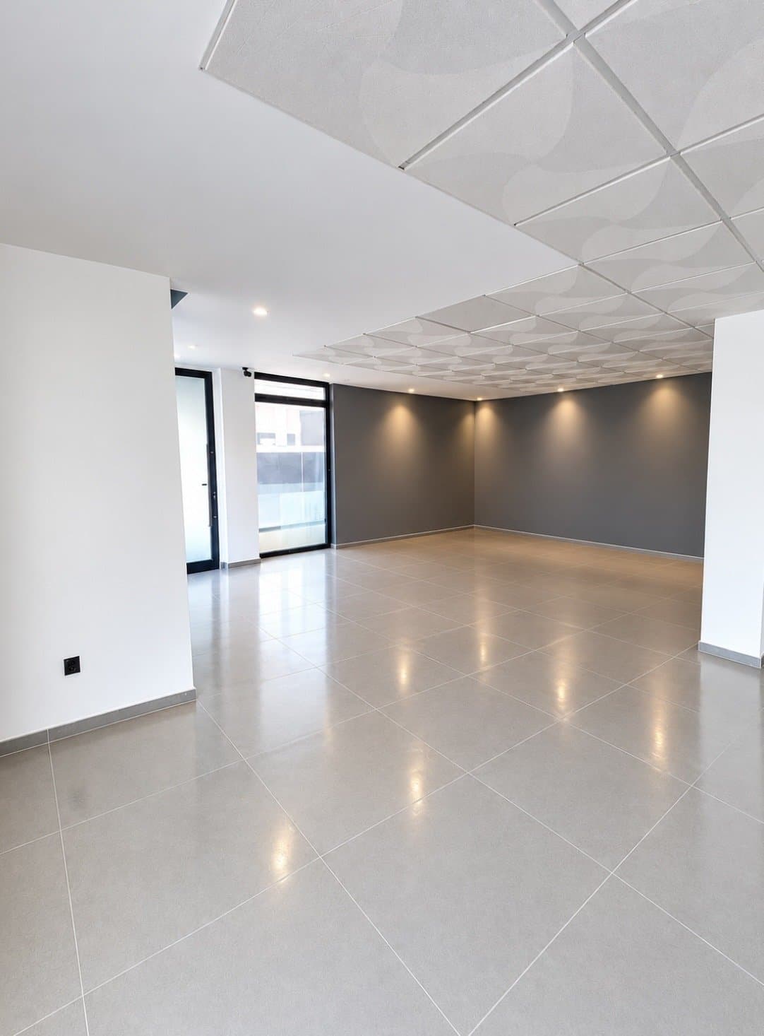 Espace commercial à vendre à PRAIA, Santiago — foto principal